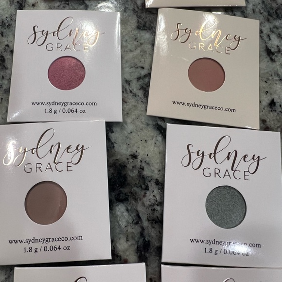 Sydney Grace  in Mel’s Memory eyeshadow collection - Picture 5 of 9
